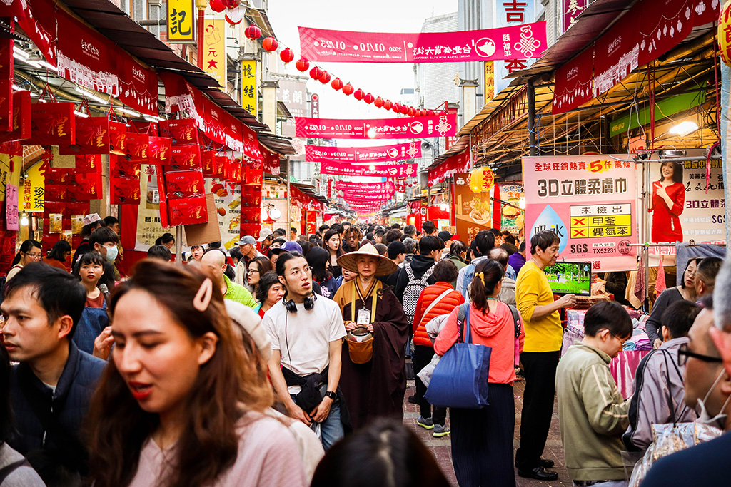 Crowds pack out Dihua Street during Chinese New Year